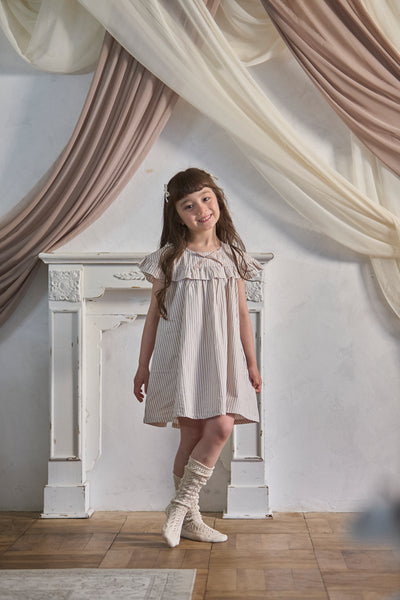 フリルカラー・Ａライン切り替えワンピース（frill collar A-line switching dress）MR26SD01